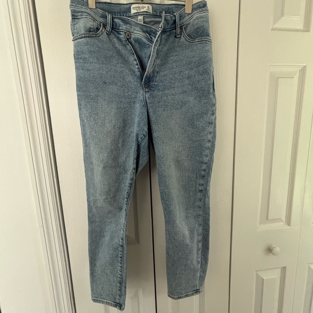 Abercrombie & Fitch High Rise Curve Love Light Wash Denim Jeans